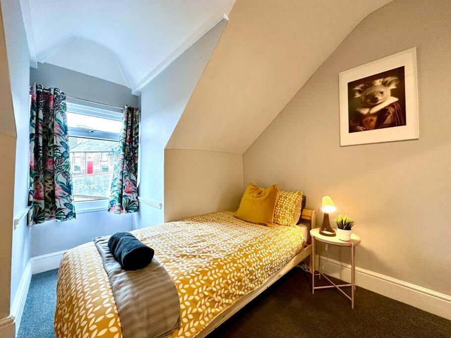 Massive 4 Bedroom Duplex Apartment - Sleeps Up To 10 People - Free Parking - 5 Minutes To The Best Beach! - Great Location - Fast Wifi - Smart Tv - Newly Decorated - Sleeps Up To 10! Close To Bournemouth & Poole Town Centre & Sandbanks Exteriér fotografie